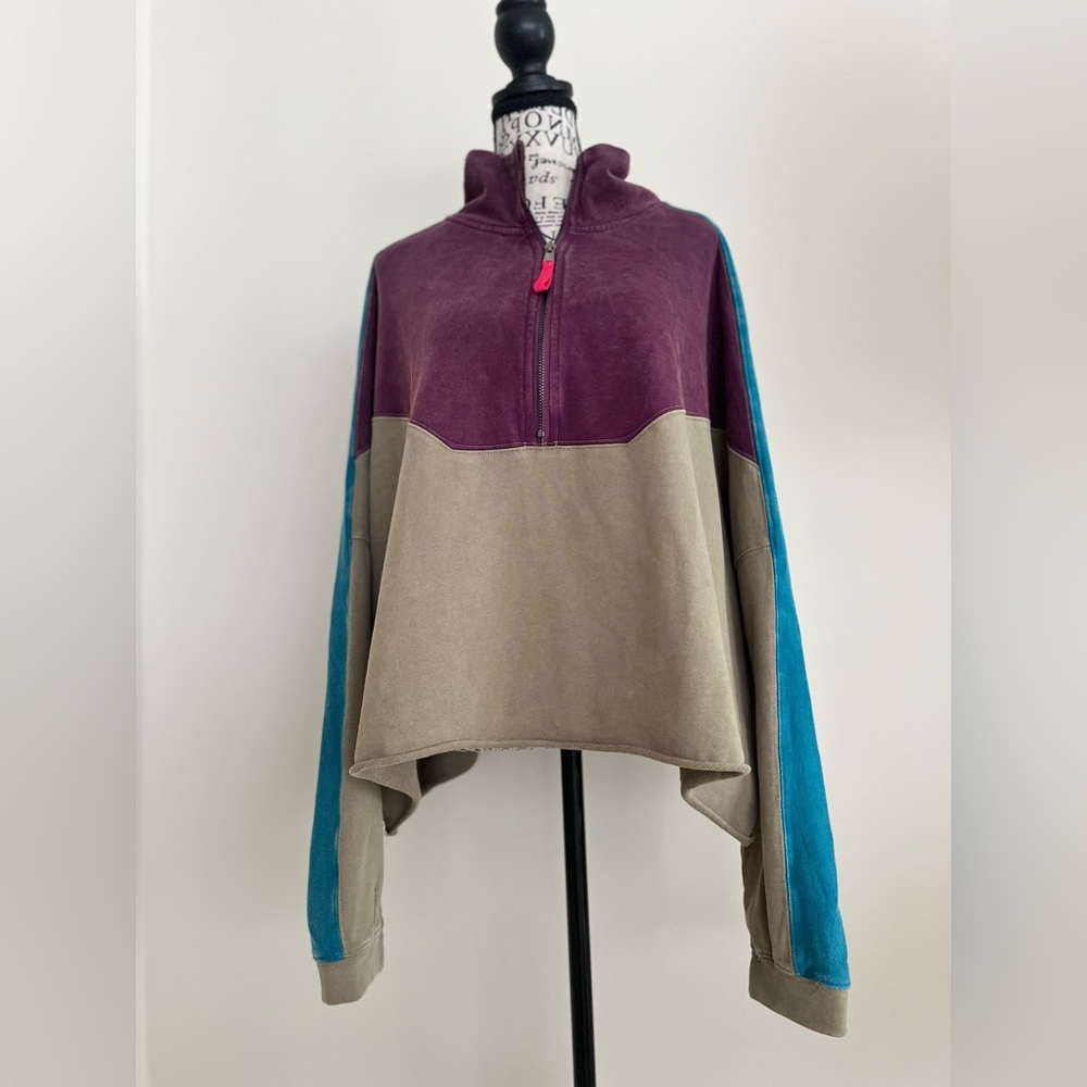NATURAL LIFE Colorblock Crop Pullover in Plum, Teal & Taupe